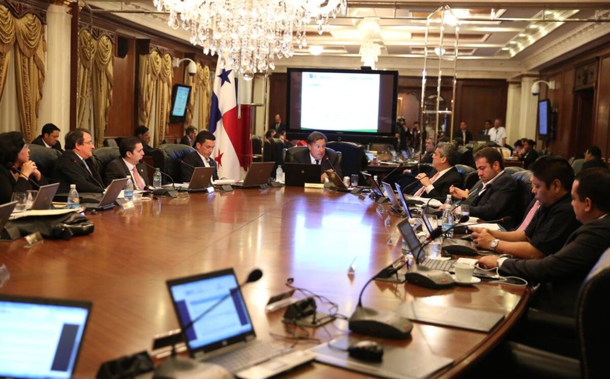 Gabinete de Varela sostiene la designación de las dos magistradas