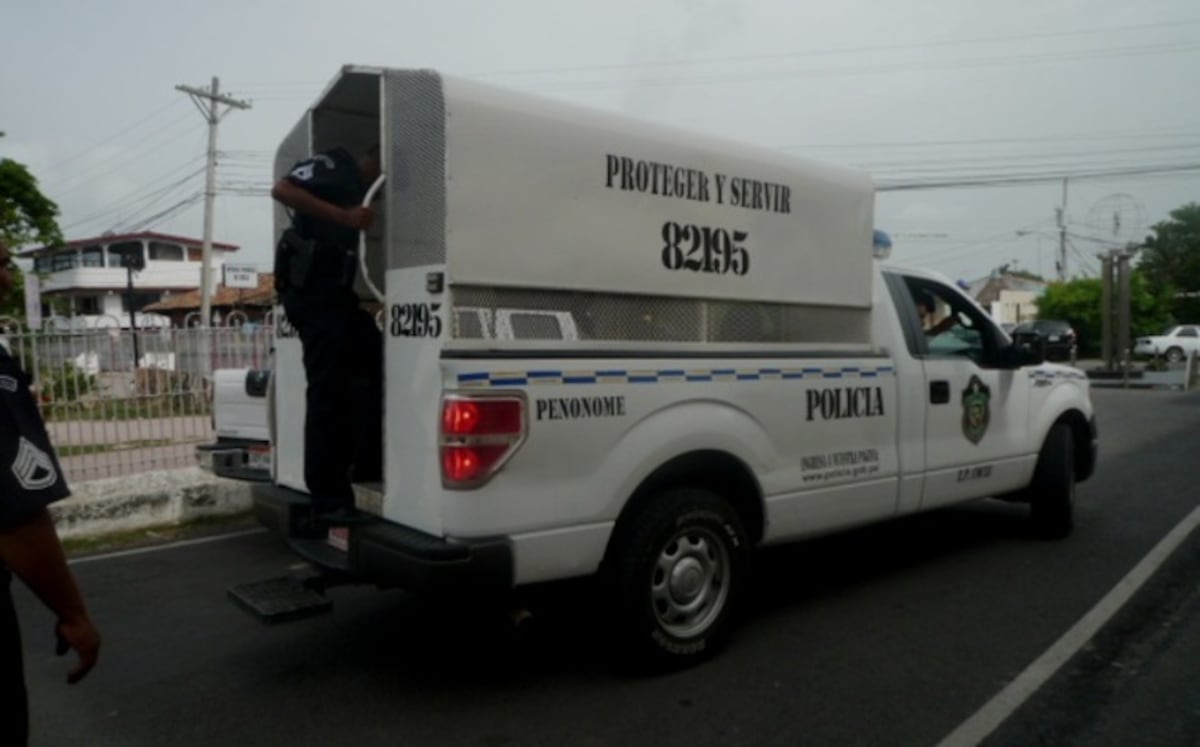 Sorprenden a policía en acto libidinoso con un venezolano