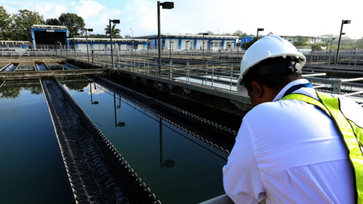 Aunque huele, aseguran que el agua tratada en la planta de Chilibre es apta para el consumo humano