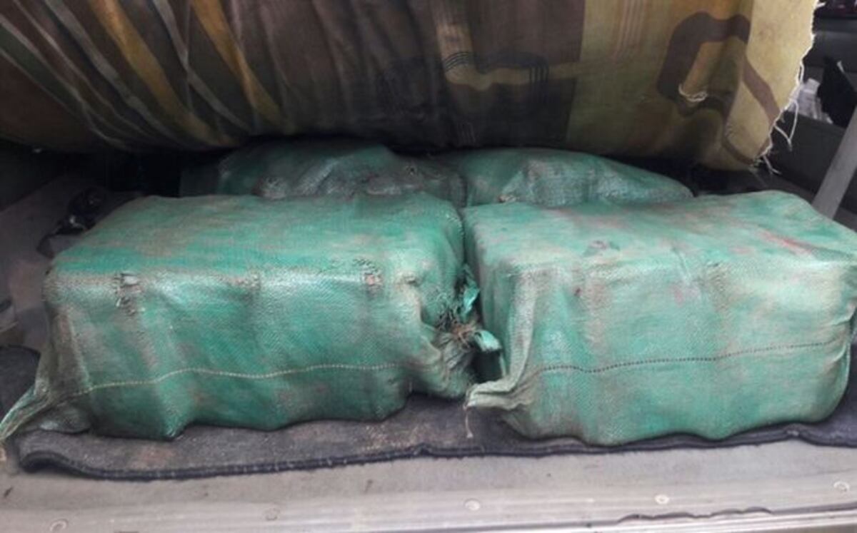 ¡SANTO CIELO! Atrapan a Sargento con cuatro sacos de droga en vía Centenario 