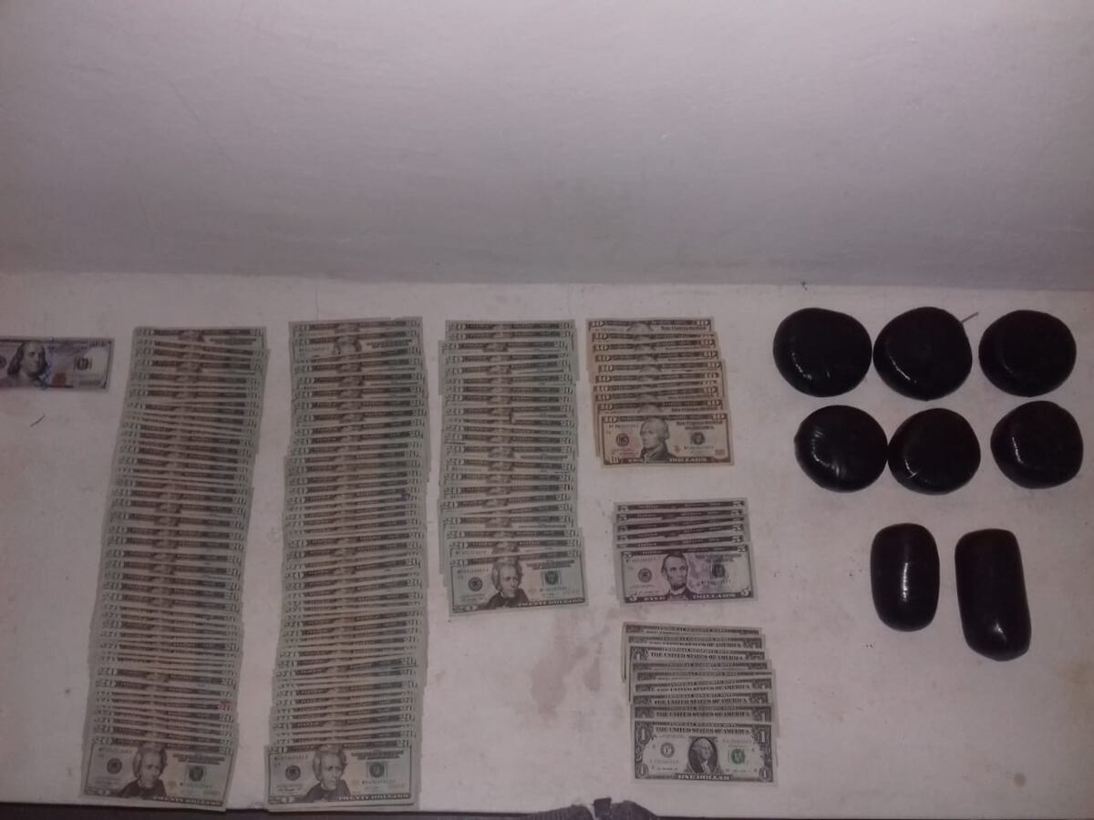 Senafront se enfrenta a tiros con colombianos en alta mar y les decomisa droga