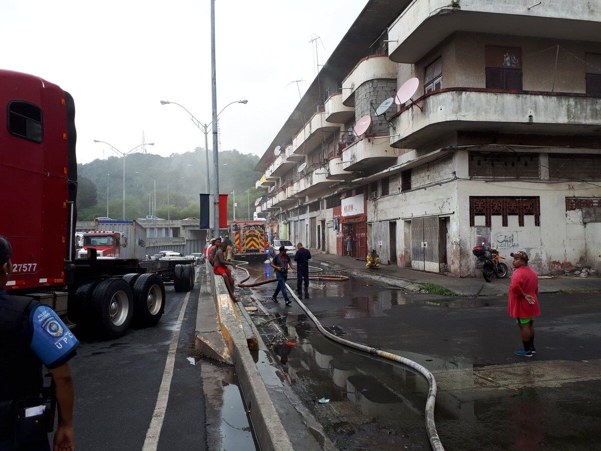 ¡Última hora! Se registra incendio en edificio en avenida Nacional