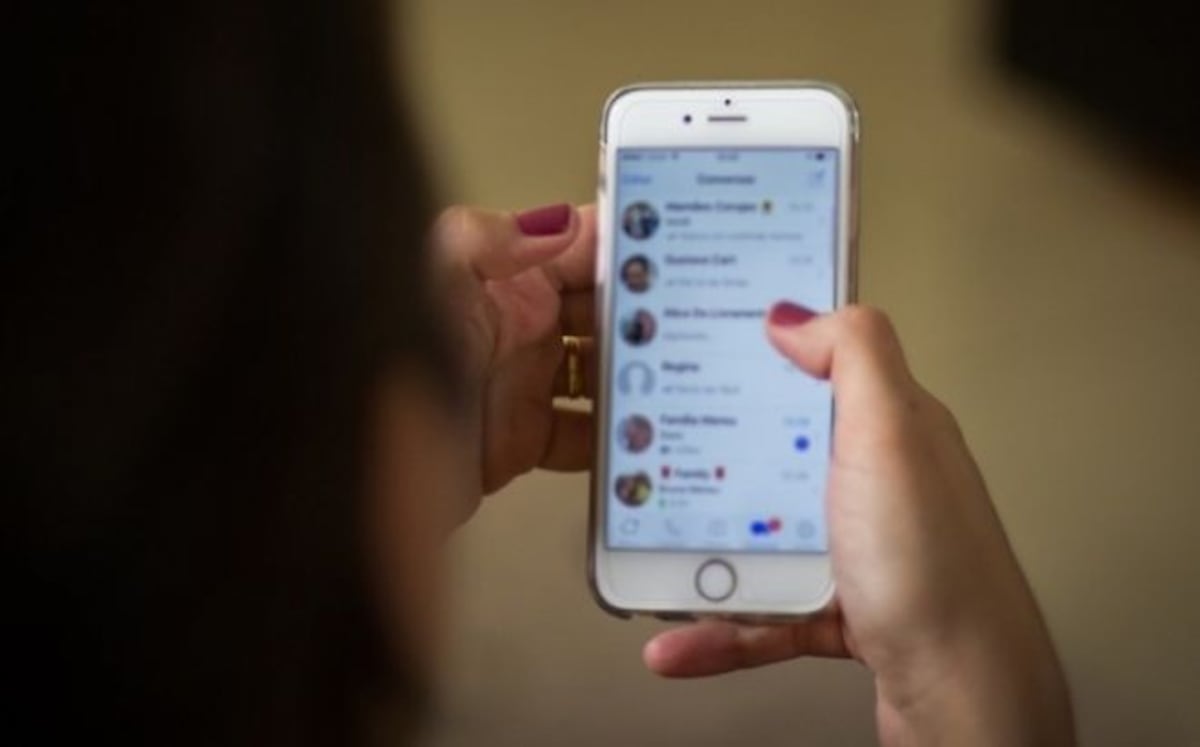 Aplicación revela con quien chatean tus contactos de WhatsApp