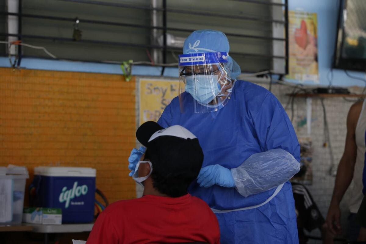 Se disparan casos. Reportan más de mil contagios de covid-19 este viernes con una cantidad récord en pruebas