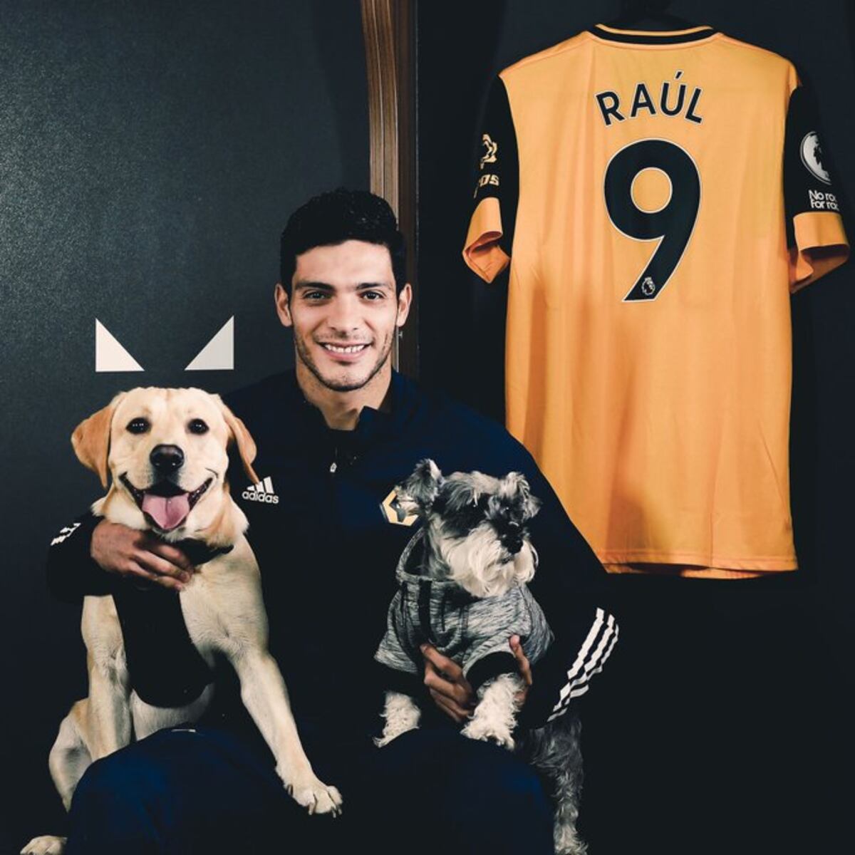 El mexicano Raúl Jiménez renueva con el Wolverhampton hasta el 2024