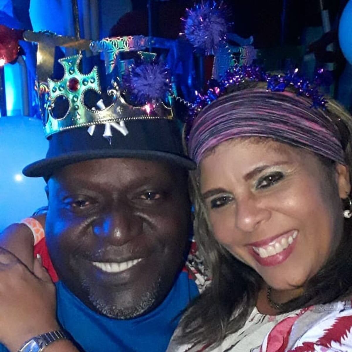 Le piden matrimonio a periodista deportivo panameño. La sorpresa fue en el Parque Omar. Video