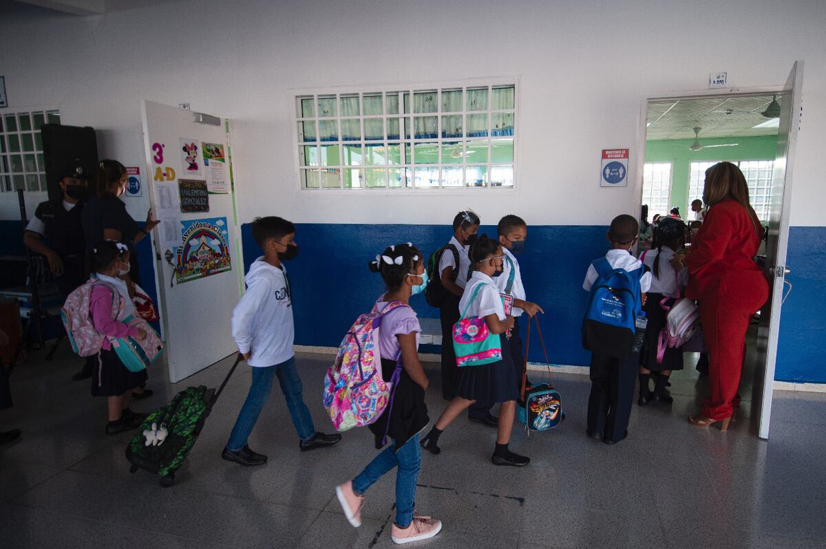 Mantenimiento a las escuelas. Nito hace llamado para que los directores utilicen el FECE