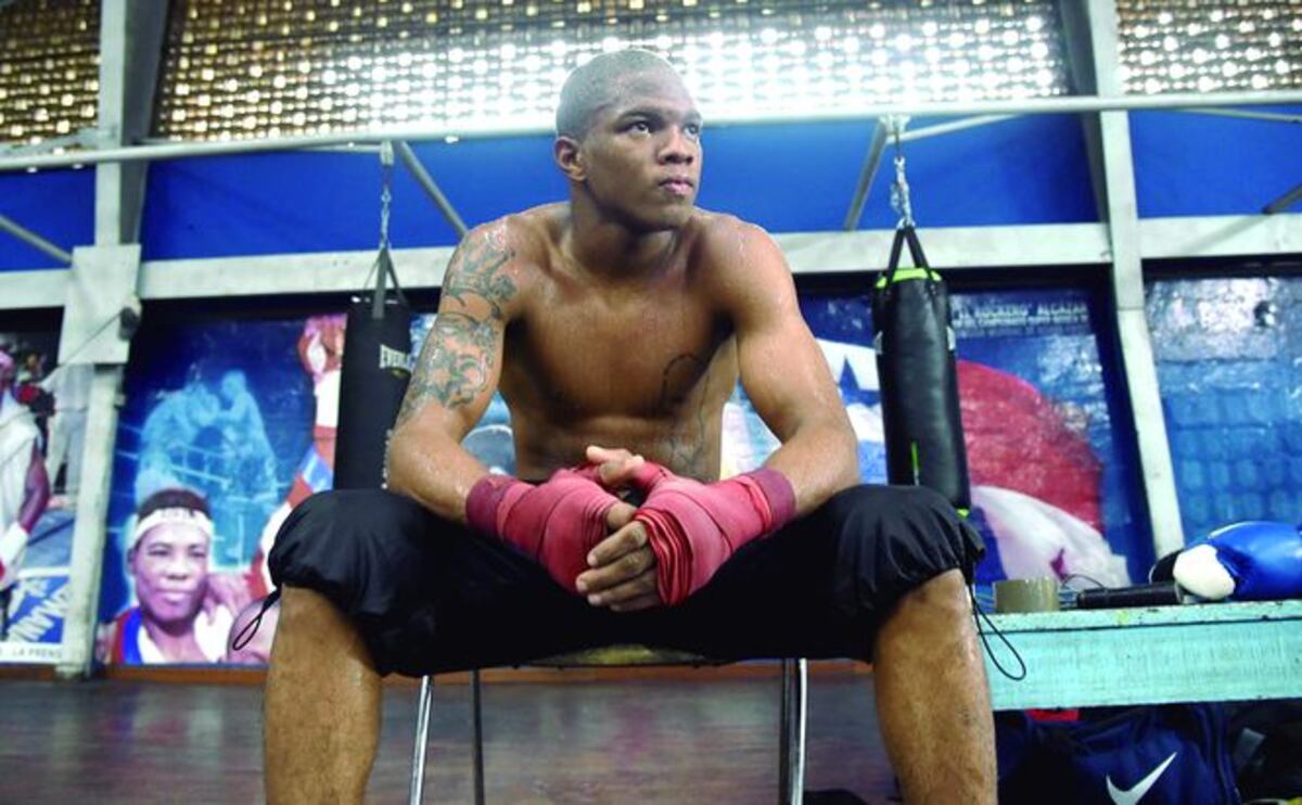 En tira y jala: Por contrato promocional de púgil panameño Jaime Arboleda