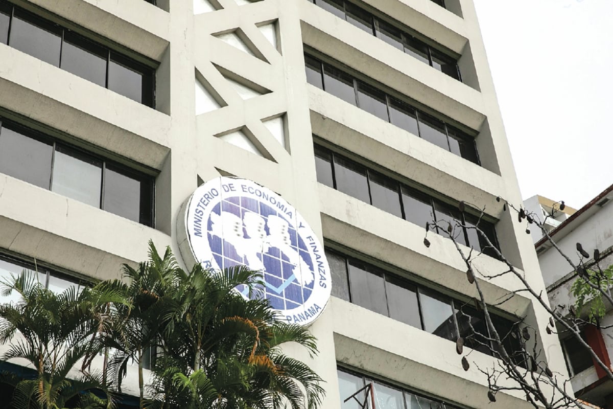 DGI cierra temporal de la sede en Balboa por inspecciones tras tragedia del ascensor