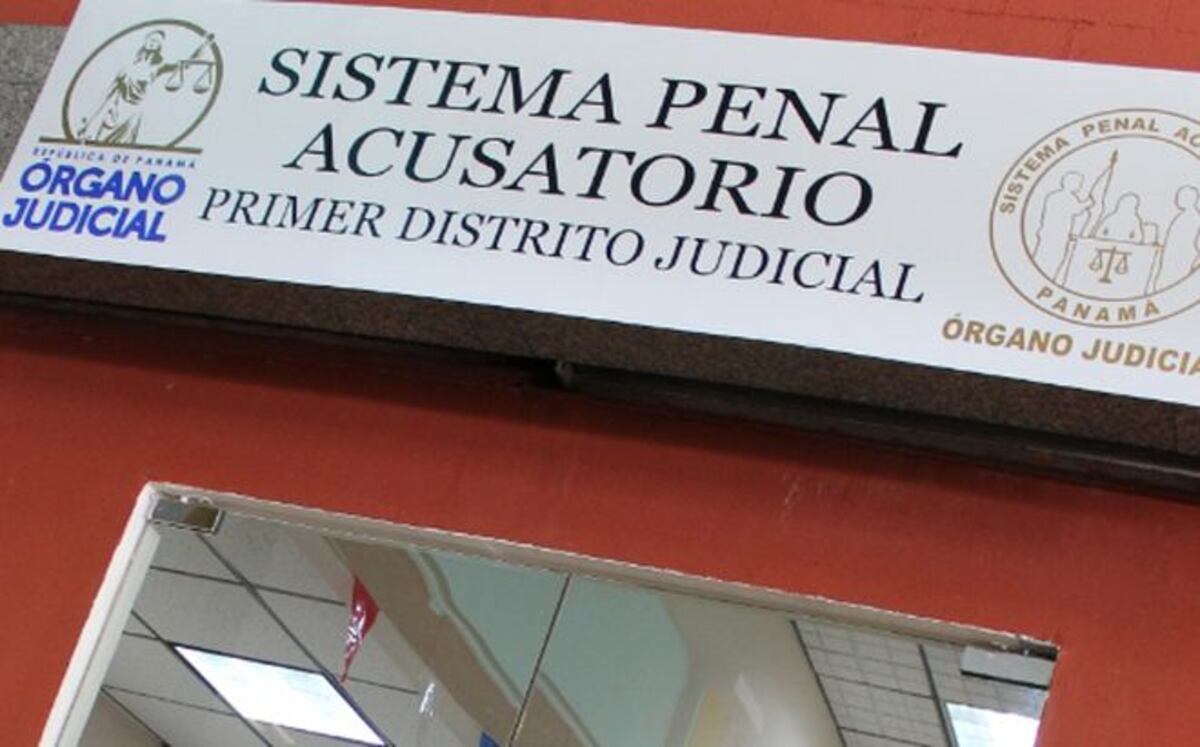 Para robarle. Imputan cargo a colombiano que se abalanzó con cuchillo a una dama