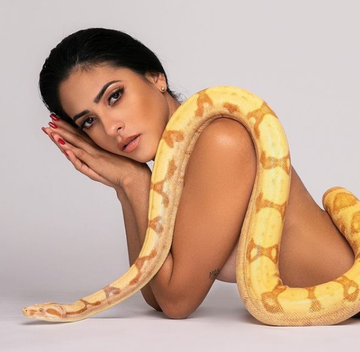 Jacky Guzmán celebra su cumpleaños 32 rodeada de ‘víboras’