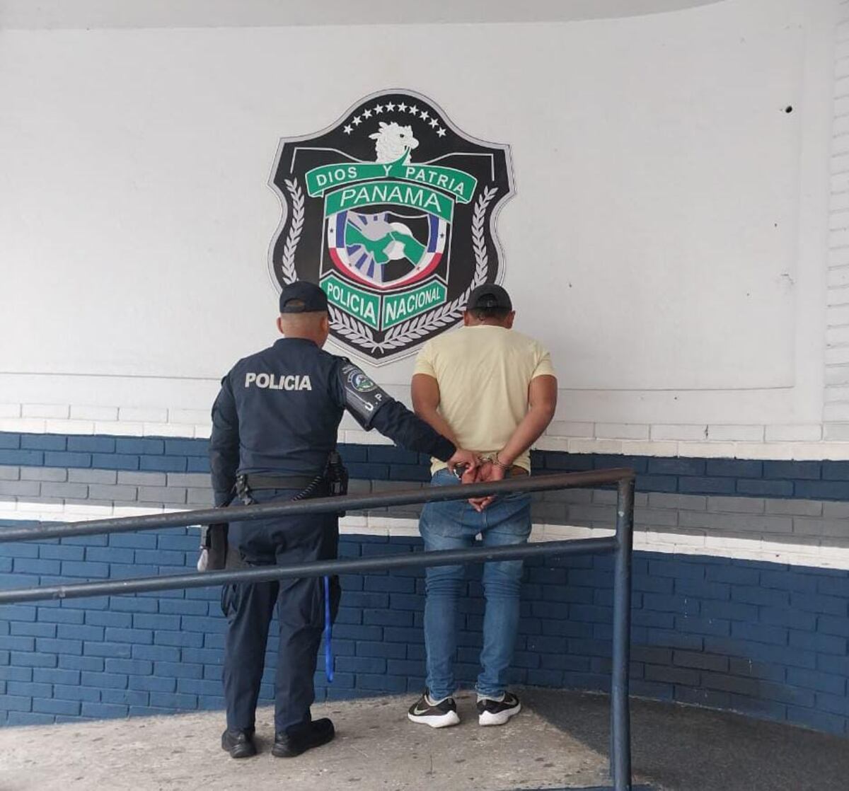 Se montaron al tren equivocado: prófugos por sexo atrapados en el metro 