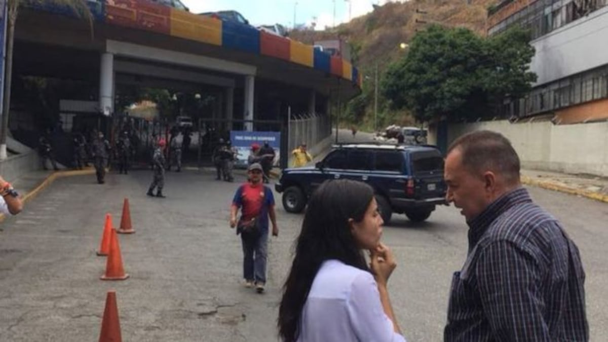 Presos políticos de El Helicoide siguen sin lista oficial