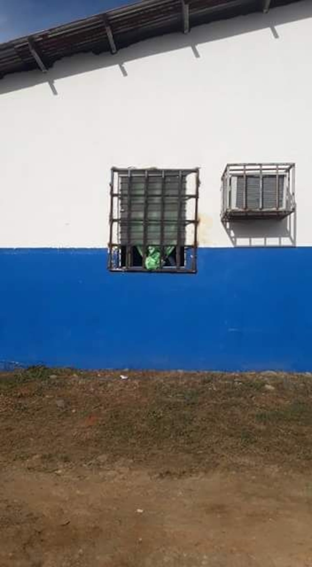 LADRONES NO RESPETAN LAS ESCUELAS. Se roban hasta la educación de nuestros hijos