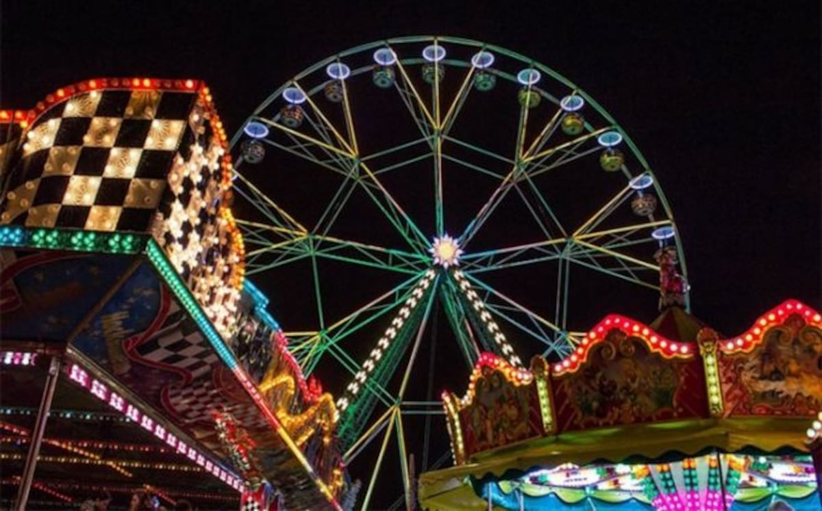 Niña muere al caer de enorme rueda de la fortuna 