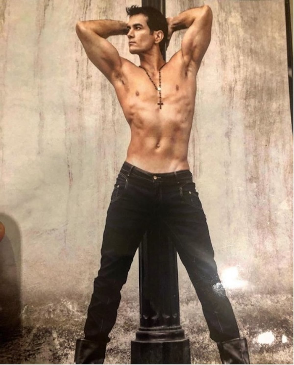 Actor de telenovelas mexicanas aclara que no es gay ni bisexual