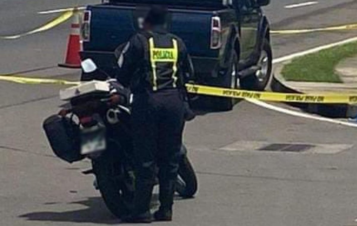 Una agente de tránsito llevaba droga en su moto