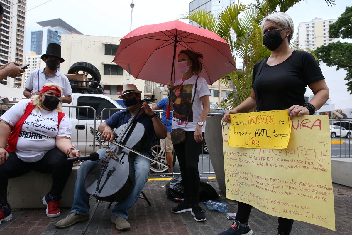 ‘El grupito de teatristas’ denuncia que el Ministro de Cultura se reúne con los que le conviene 