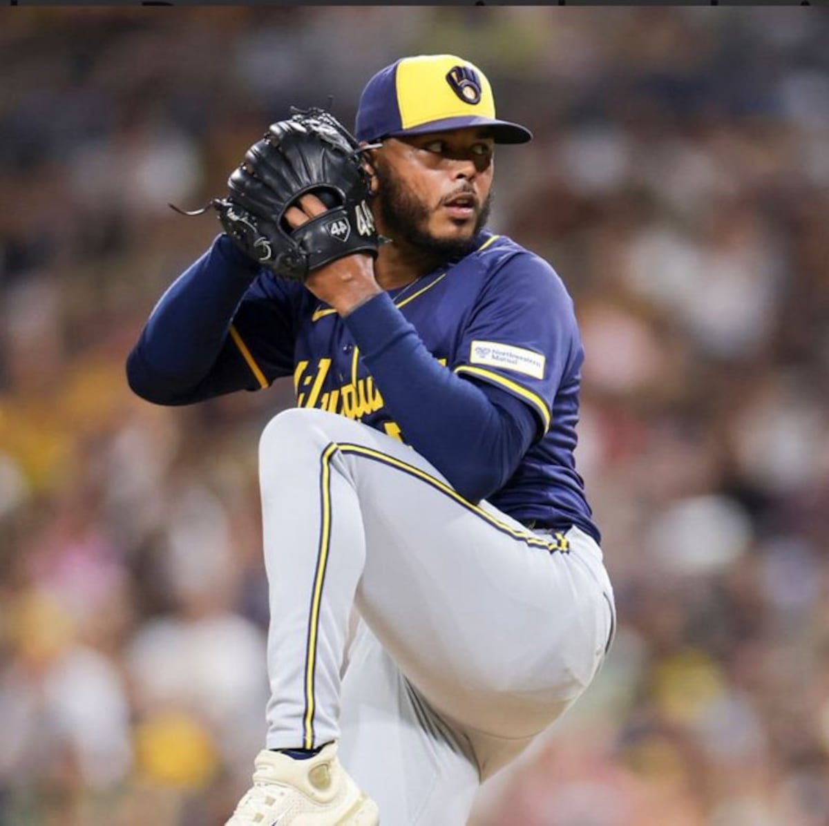 Yankees negocian por los lanzadores estelares Edward Cabrera y Freddy Peralta para reforzar su rotación en el 2026