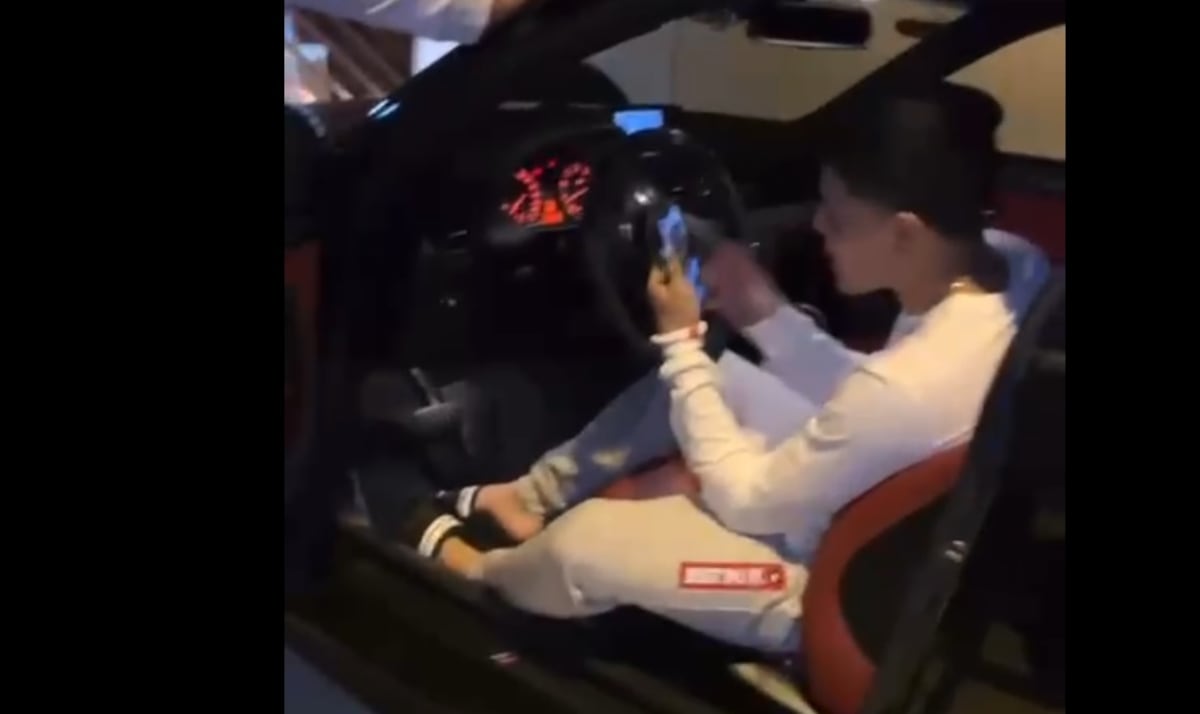 No es relajo. Sech le regala un BMW a El Tachi al salir de prisión y causa revuelo. Video