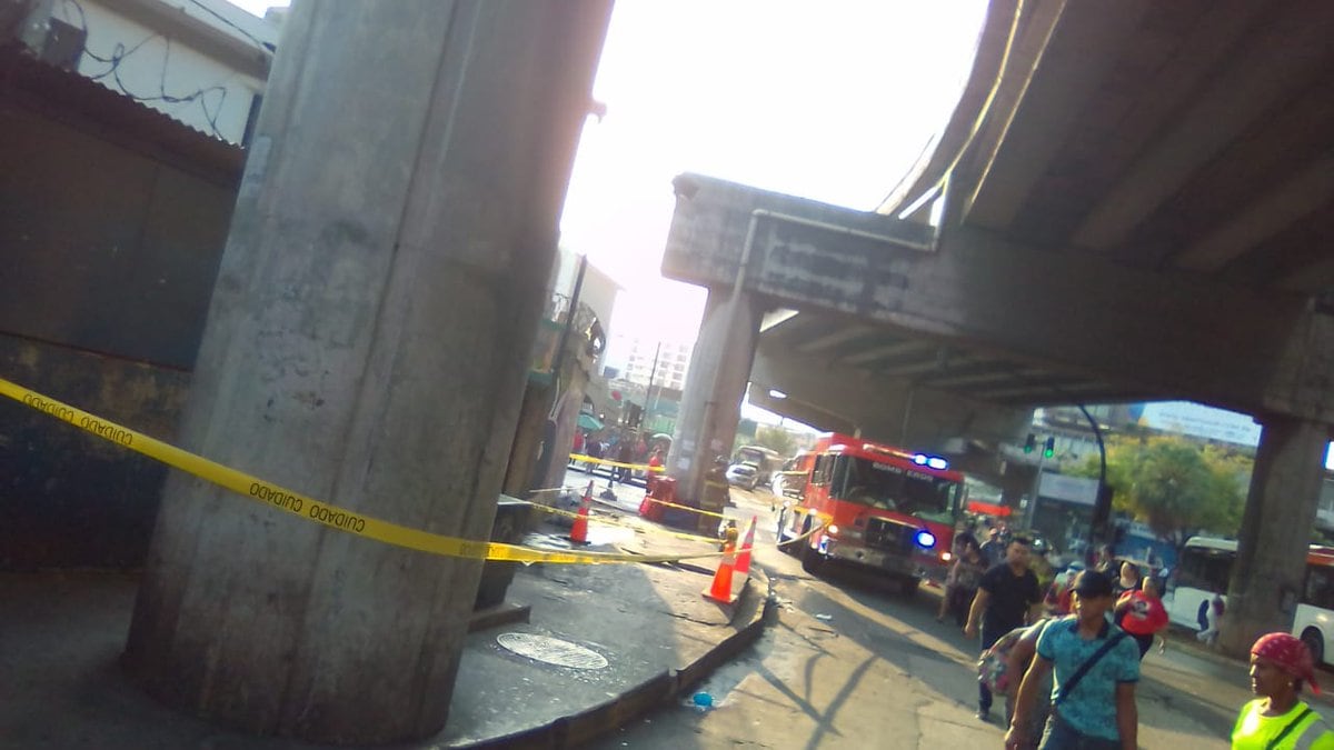 Evite la 5 de Mayo. Se registra explosión detrás de la Caja de Ahorros