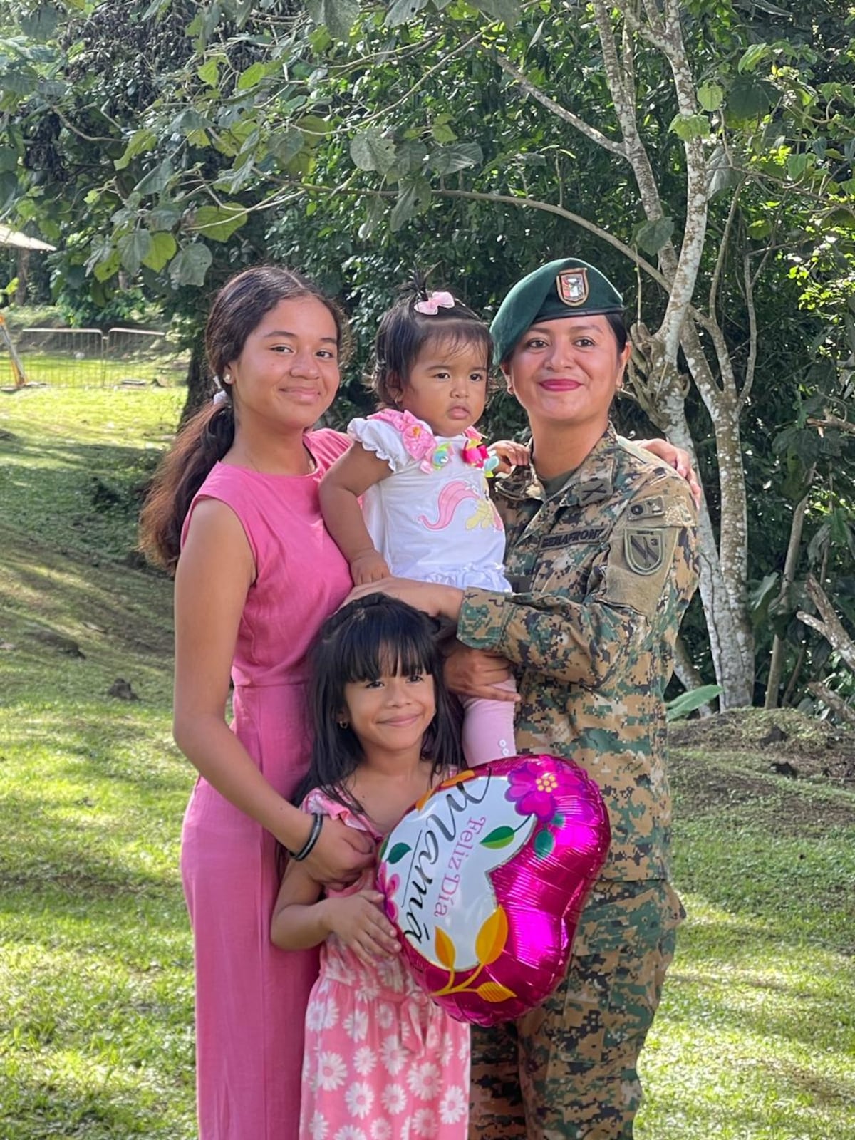 Cuando ser madre y servir al país se convierte en un abrazo