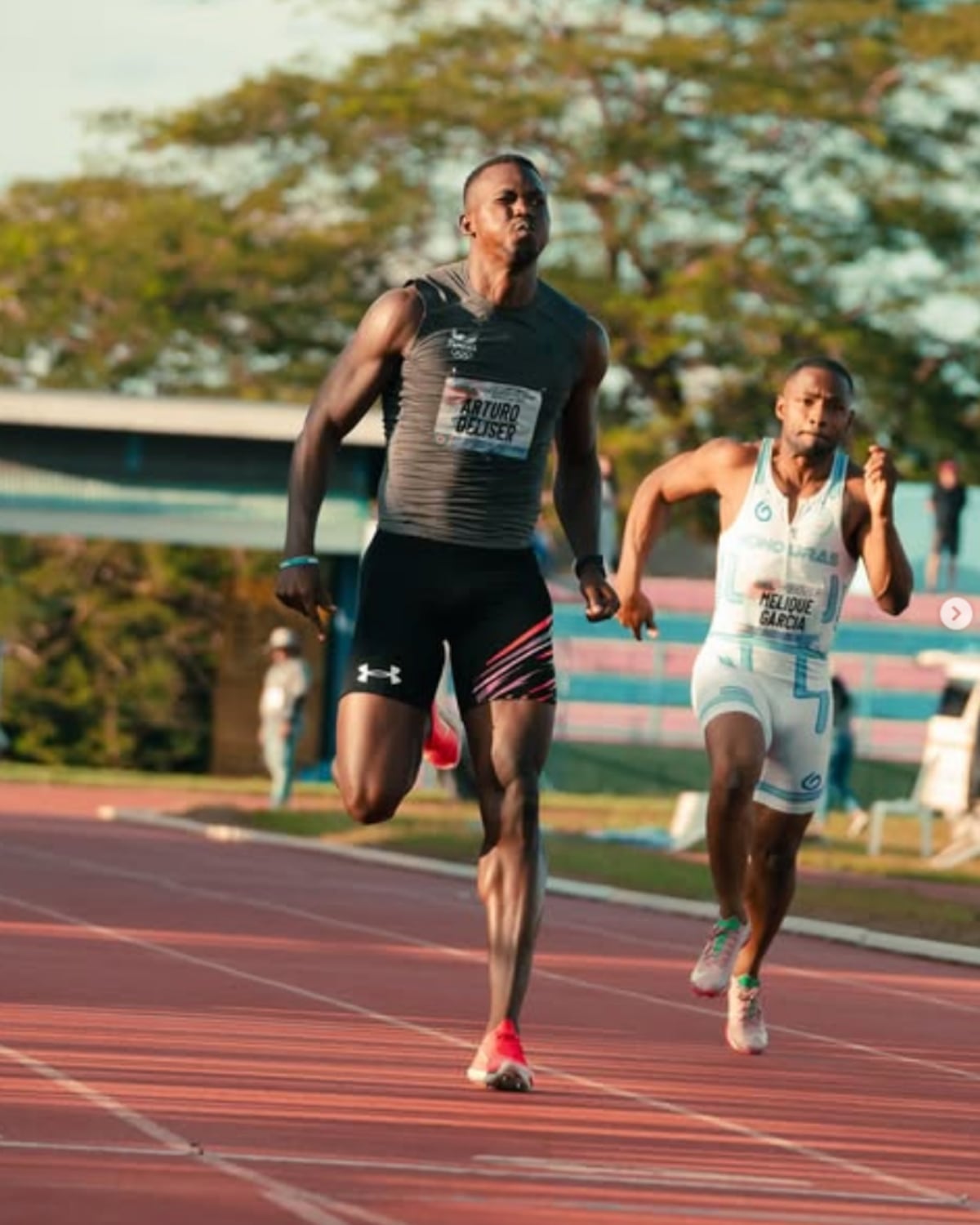 ¡Imparable! Arturo Deliser rompe récord en 100 metros planos y le da dos oros a Panamá