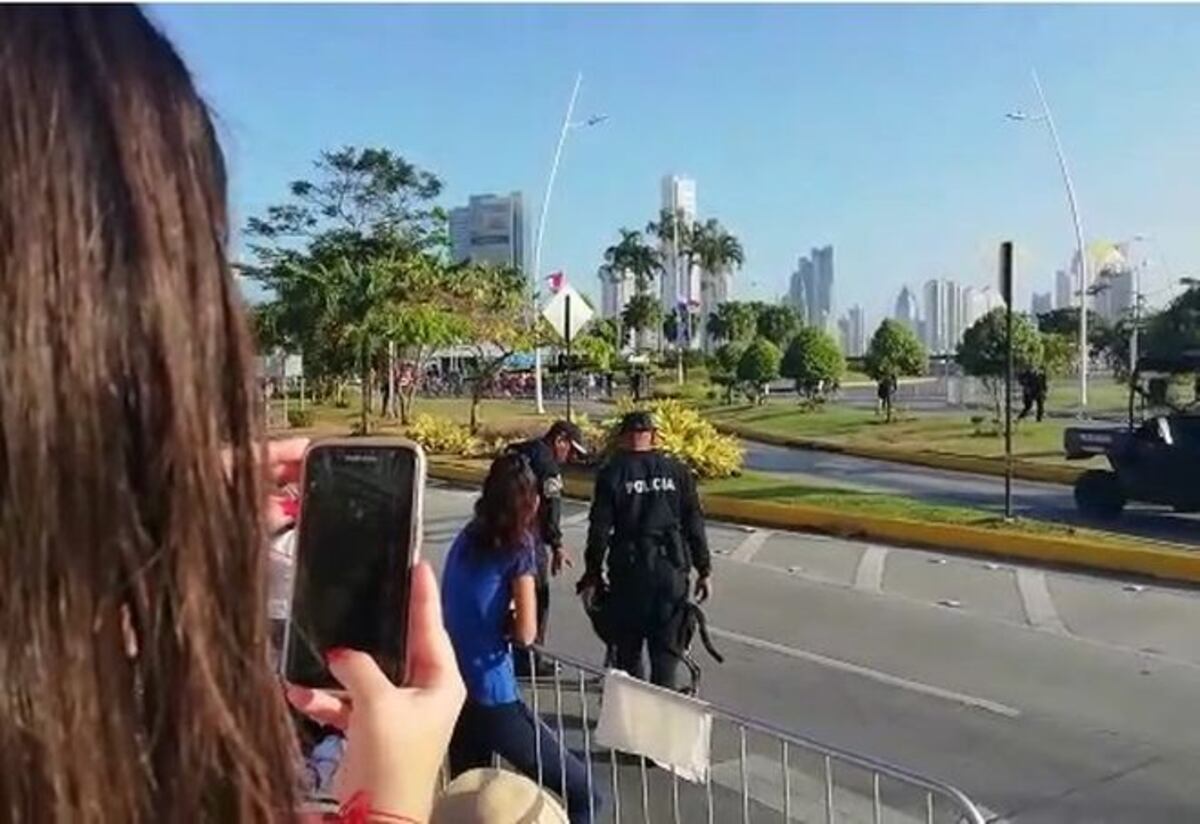 La perra que buscó la bendición del Papa | Video