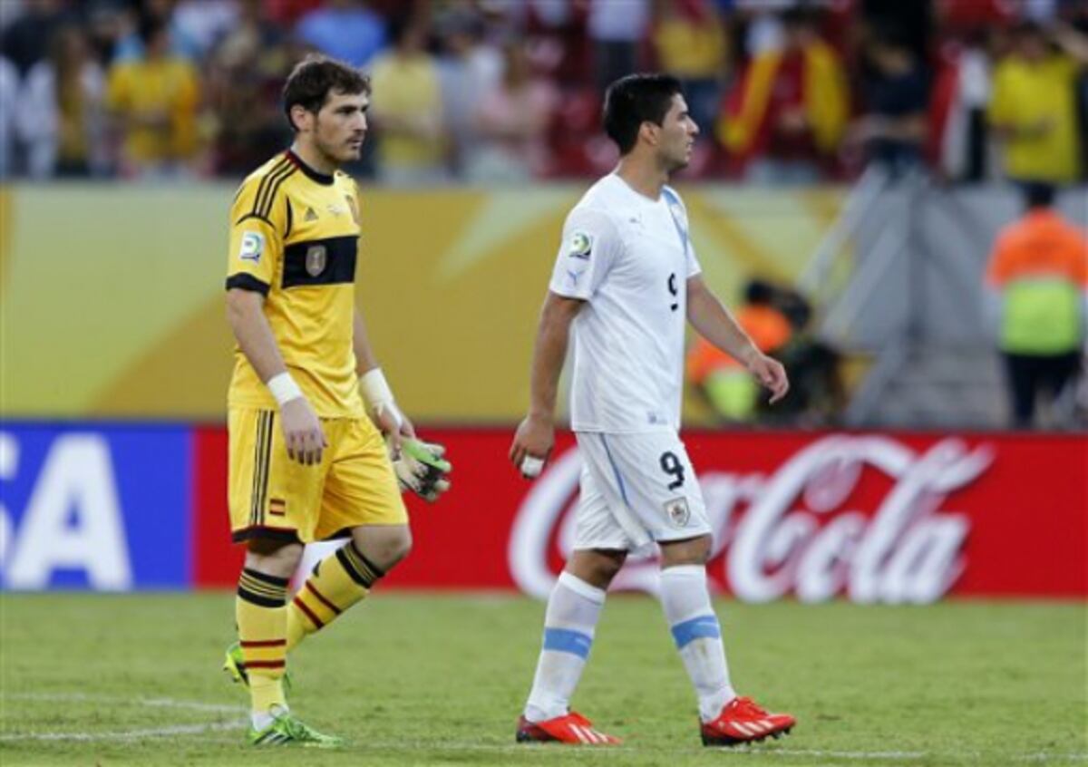 El portero español Íker Casillas criticó el uso del VAR y Luis Suárez lo secundó