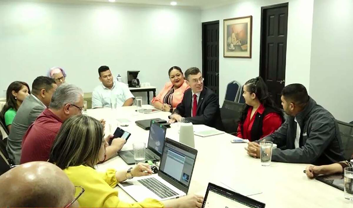 Embajada Británica busca fortalecer lazos de cooperación con Chiriquí en comercio y educación