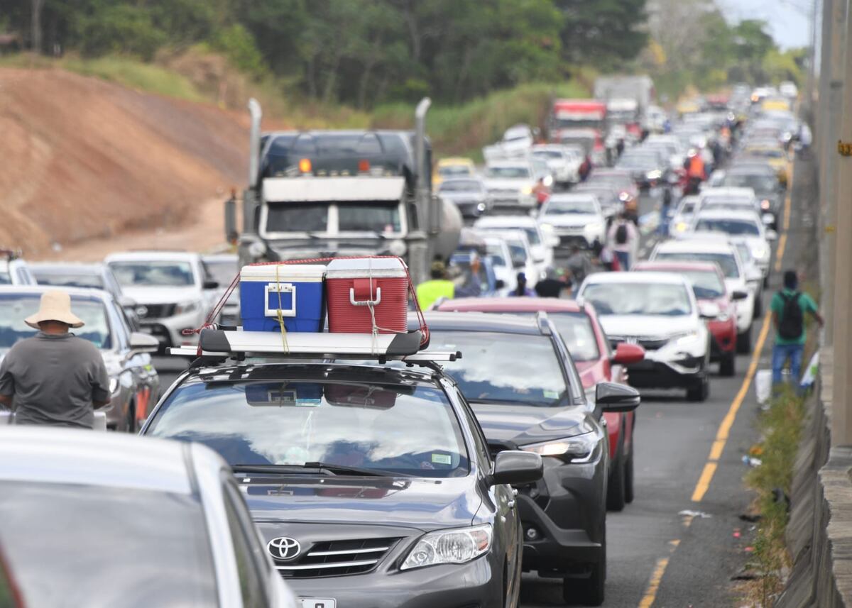 Más de 50 mil personas han partido al interior del país. Harán pruebas aleatorias con guarómetro. +Fotos