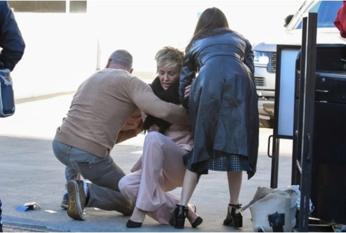 ¡Allá va eso! Captan la fuerte caída que sufrió la veterana actriz Sharon Stone
