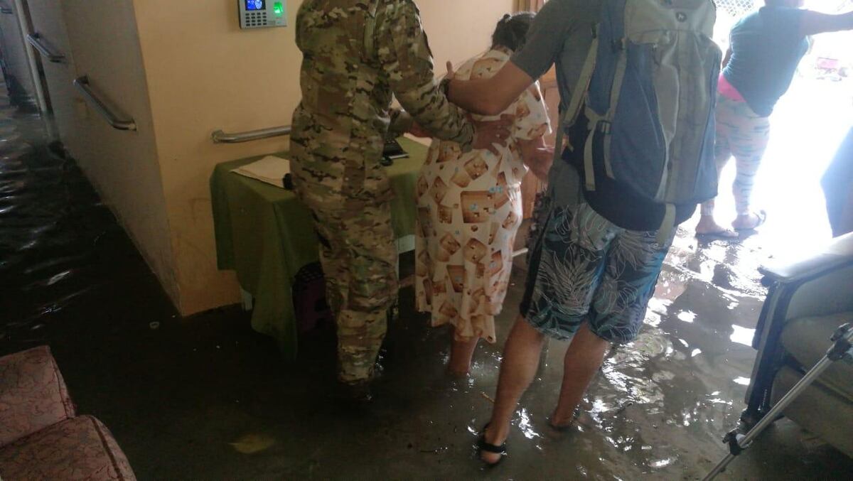 Asilo en Bocas del Toro tiene que ser desalojado por inundación