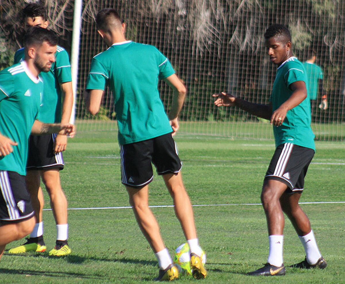 Escobar ya es uno más en la plantilla del Córdoba