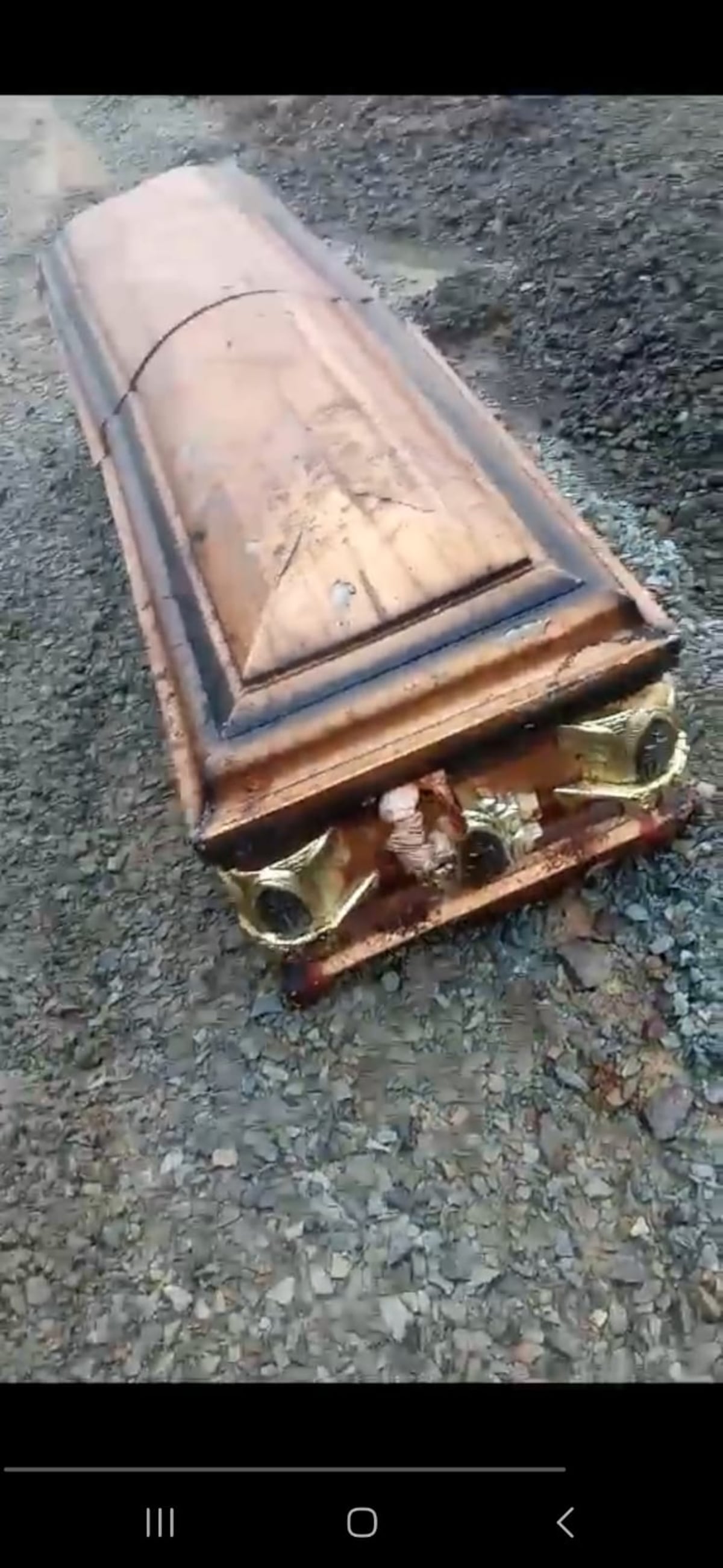 ¿Se fugó el difunto? Macabro hallazgo de ataúd vacío conmociona a Caimitillo