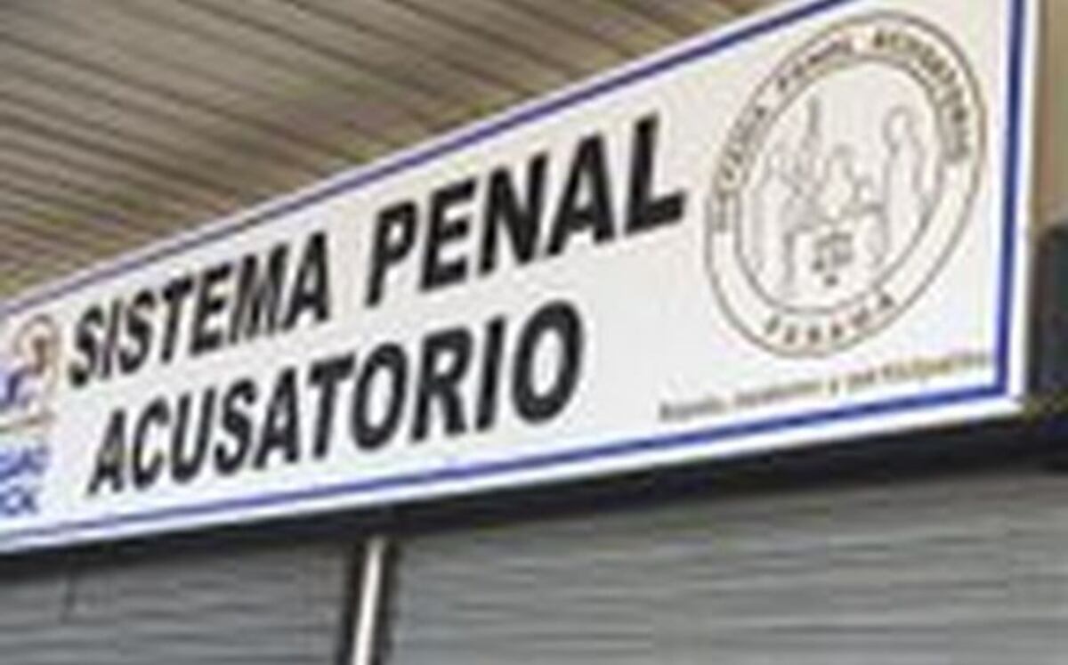 Dejan detenida e imputan cargos a mujer que picó a su pareja en Aguadulce