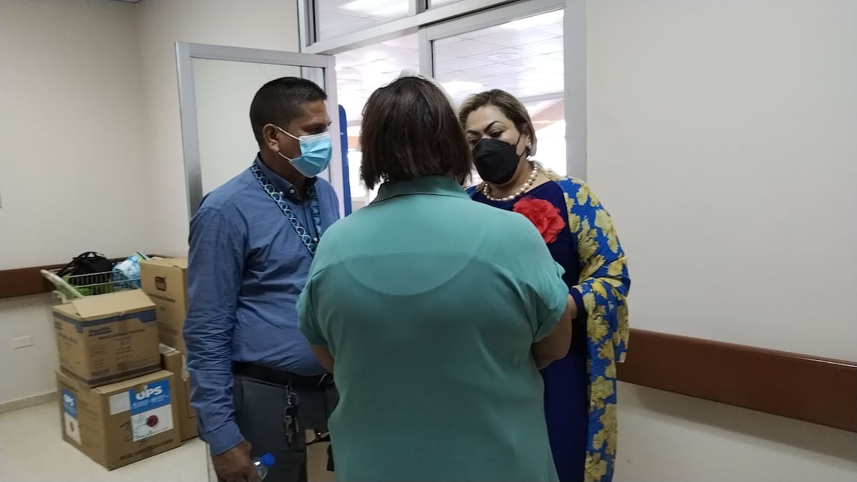 La mordió porque lo rechazó y solo le dieron boleta de alejamiento