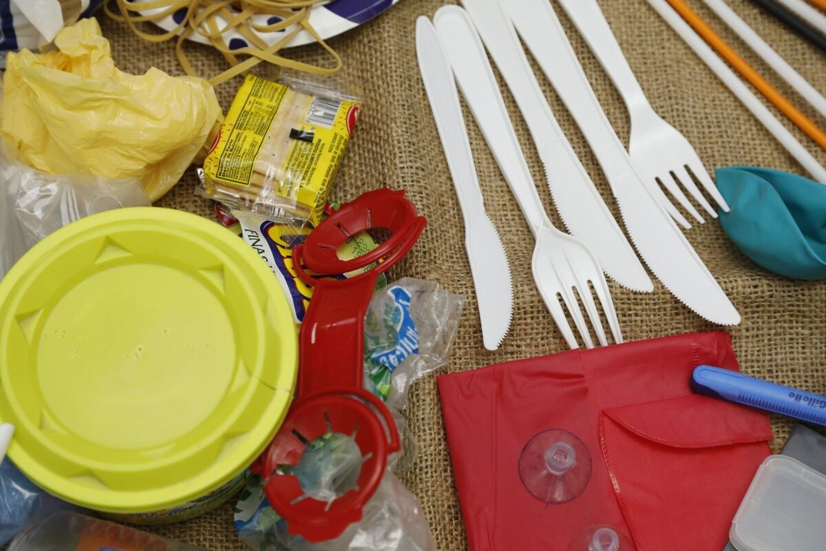 Adiós al plástico: MiAMBIENTE elimina su uso en áreas protegidas