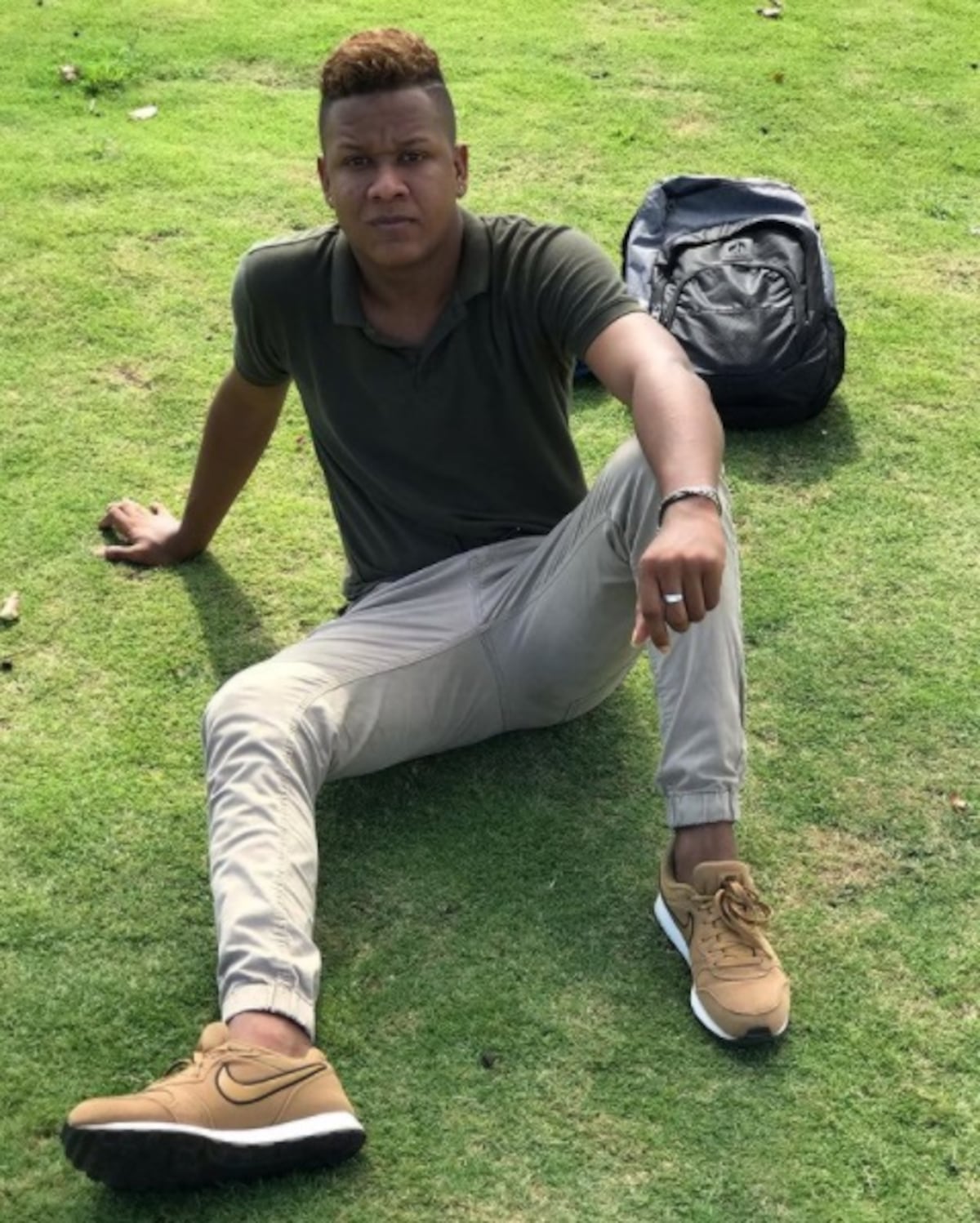 Captan al intérprete de la ‘Lupe’ cantando en medio de la Avenida Central