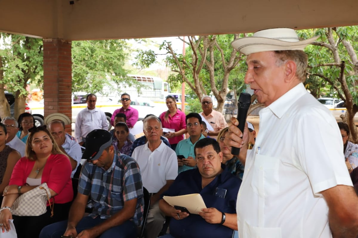 Acuerdan compra de maíz a los productores nacionales