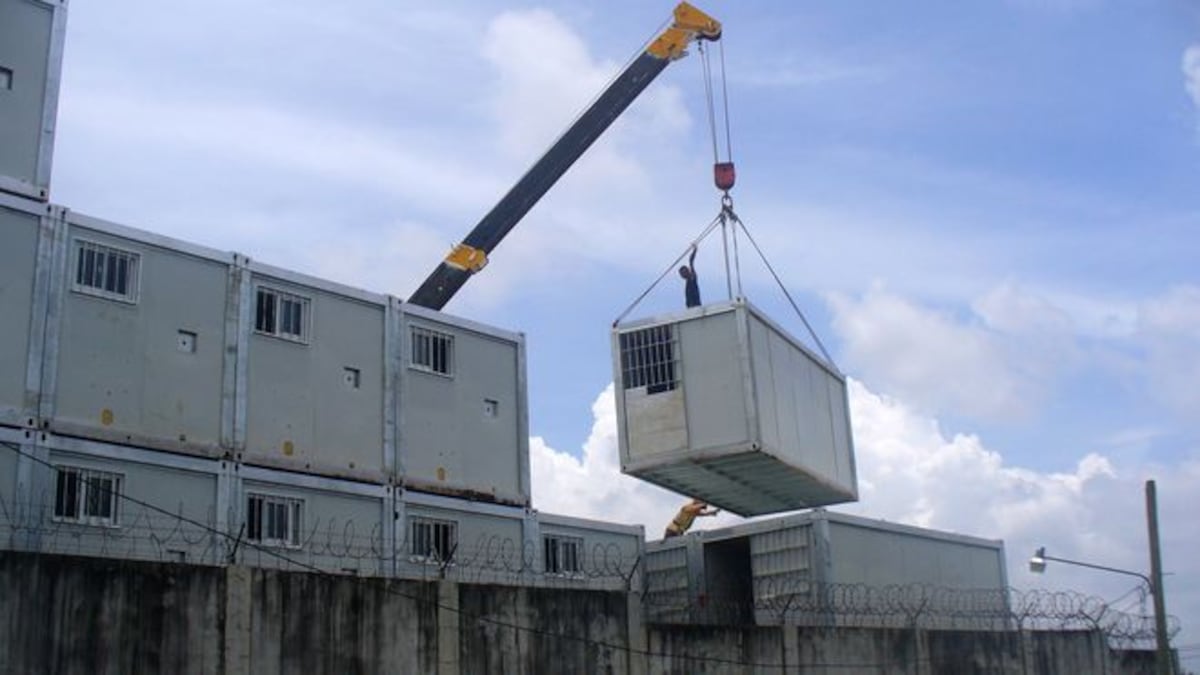 Desconsolados.Piqueteo fuera de cárcel de La Chorrera. Le diremos por qué. Video
