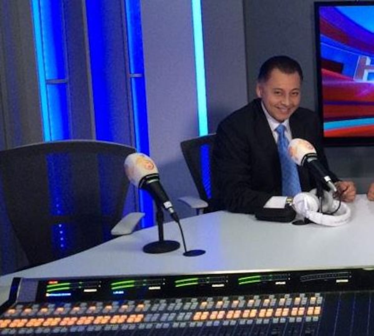 José Escobar de Medcom se emberraca con los ‘bien cuidaos’