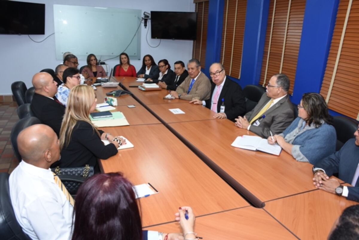 Director de la Caja de Seguro Social busca expertos para solucionar la crisis de la entidad