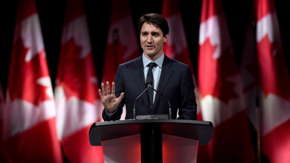 El guapísimo primer ministro canadiense niega haber tocado a periodista