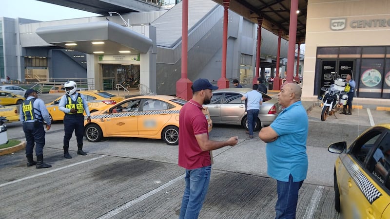 ¡A poner orden! Autoridad del Tránsito fiscaliza piqueras de taxis