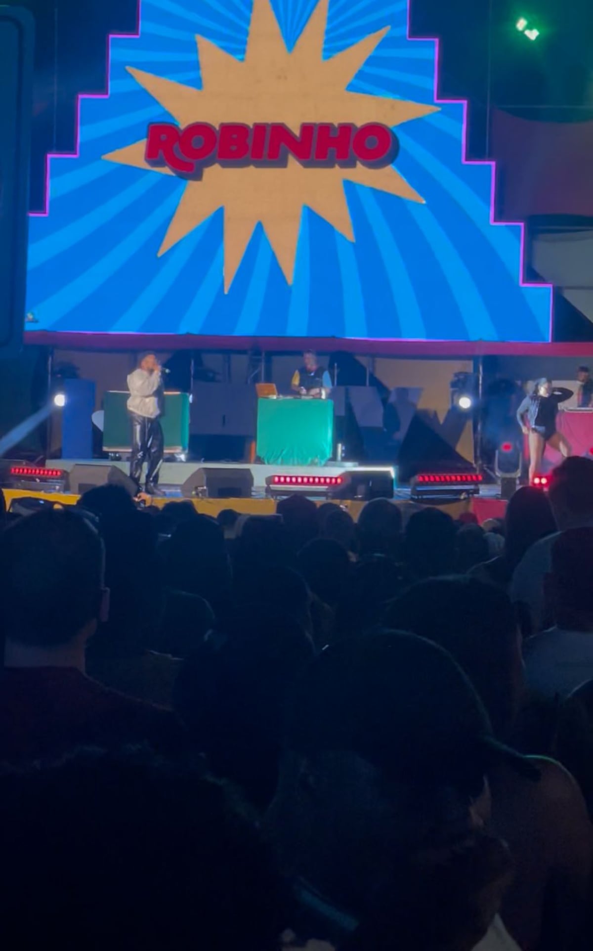 Maelo Ruiz desata euforia en la Cinta Costera y llena de romance la madrugada