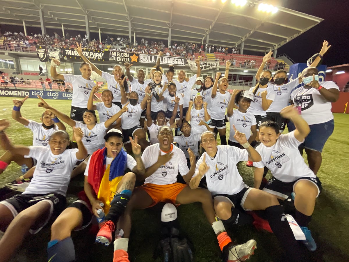 Qué partidazo. Tauro y Plaza lo dejan todo en la final del fútbol femenino. Hay nuevas campeonas +Fotos