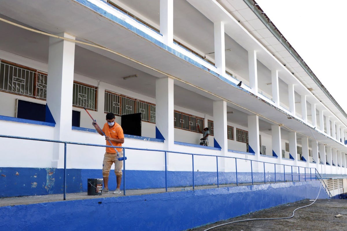 Le meten el pie al acelerador de las reparaciones, pues este lunes inician las clases 2025