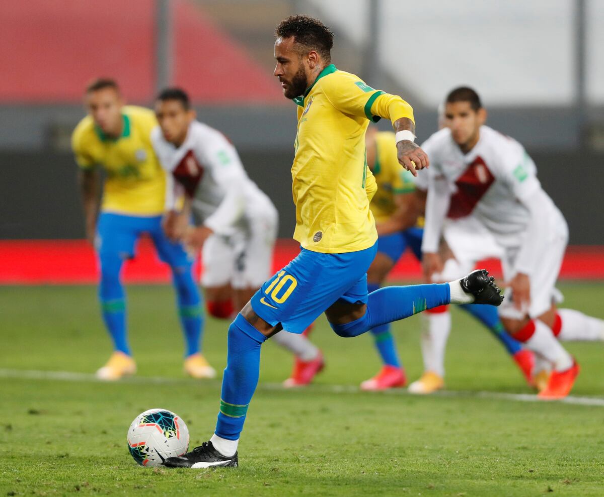 Presidente Vizcarra indignado con el árbitro del Perú-Brasil