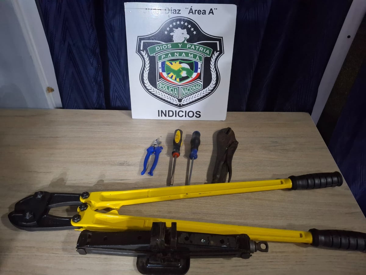 Intentaban forzar un minisúper y terminaron esposados en Juan Díaz